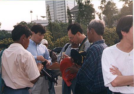 Meeting attendees purchasing souveneirs